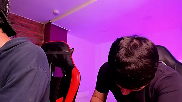 HotThreesoome online show from 03-30-26, 01:01