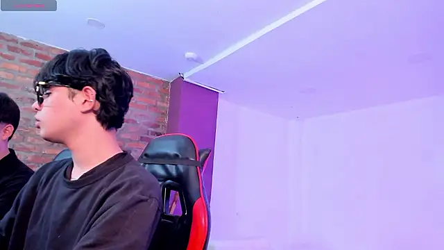 HotThreesoome online show from 03-27-26, 12:17