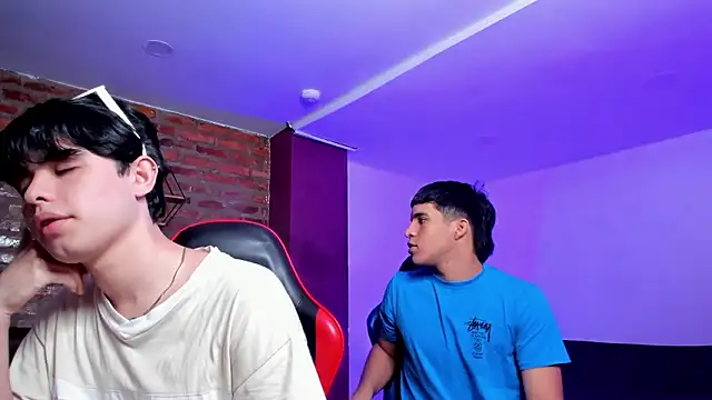 HotThreesoome online show from 03-10-26, 12:31