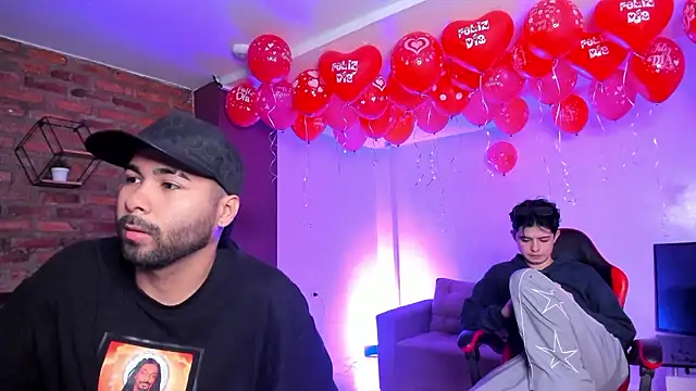 HotThreesoome online show from 02-18-26, 12:12