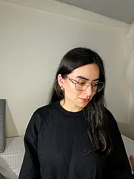 saasha Petit online show from 04-15-26, 11:05