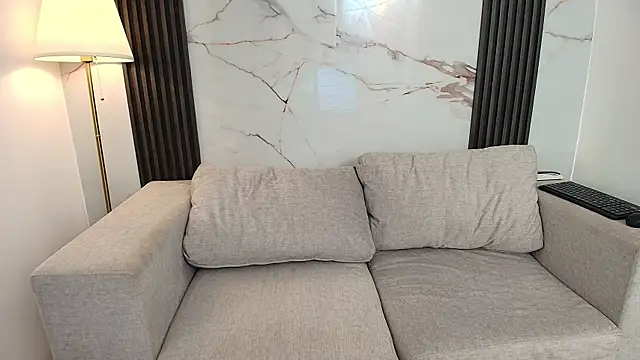 Snapshot of AprillRoss chatting on 12-15-25, 12:33 AprillRoss online show from 12-15-25, 12:33