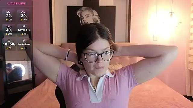 Sara valderrama  online show from 07-13-26, 02:05
