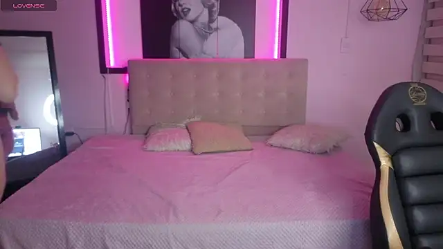 Sara valderrama  online show from 03-25-26, 12:59