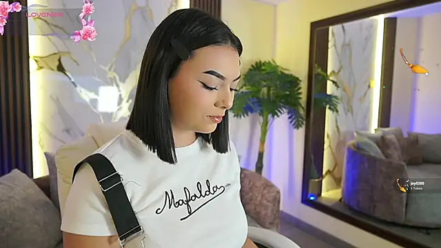 LiaWheeler online show from 12-05-25, 07:01