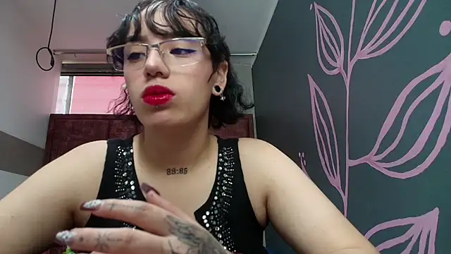 Snapshot of Kiara_Fox__ chatting on 04-30-26, 08:57 Kiara Fox online show from 04-30-26, 08:57