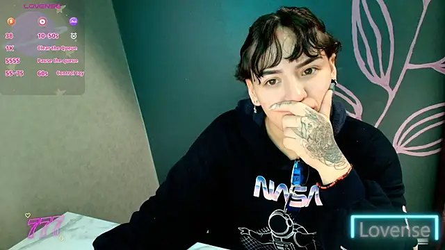 Snapshot of Kiara_Fox__ chatting on 05-20-26, 12:13 Kiara Fox online show from 05-20-26, 12:13