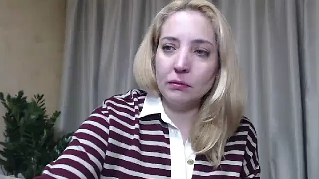 Snapshot of sweetpussy chatting on 05-01-26, 04:34 sweetpussy online show from 05-01-26, 04:34