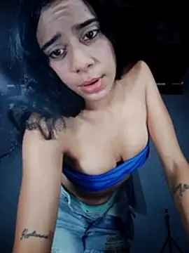 Snapshot of Vaness_hot chatting on 06-17-26, 08:30 Vaness hot online show from 06-17-26, 08:30