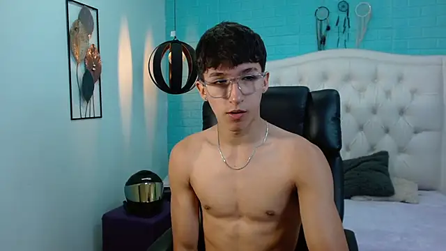 Snapshot of jeremy_job chatting on 04-06-26, 12:28 jeremy job online show from 04-06-26, 12:28