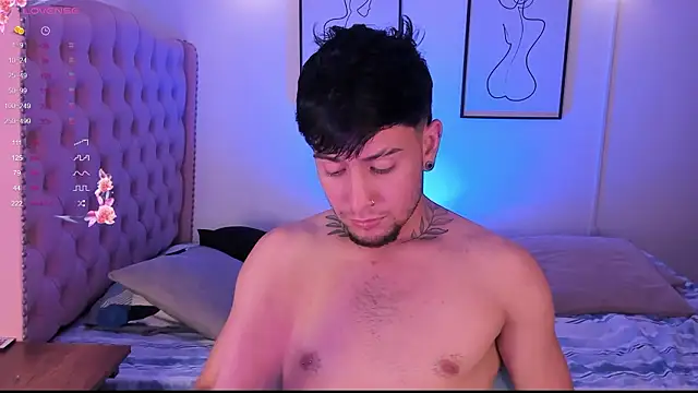 Snapshot of vaalentiino chatting on 02-13-26, 02:22 vaalentiino online show from 02-13-26, 02:22