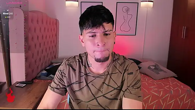 Snapshot of vaalentiino chatting on 02-08-26, 01:14 vaalentiino online show from 02-08-26, 01:14