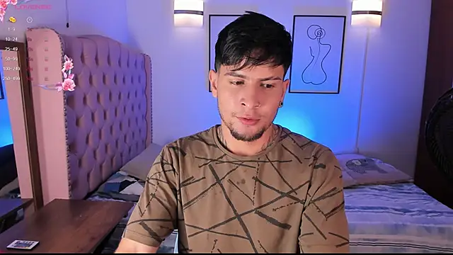 Snapshot of vaalentiino chatting on 02-11-26, 10:09 vaalentiino online show from 02-11-26, 10:09