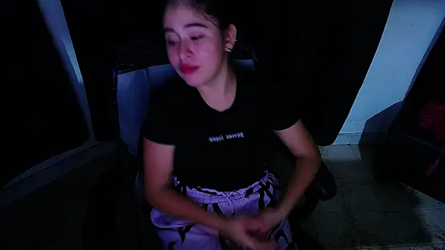 mia walker22 online show from 12-18-25, 04:17