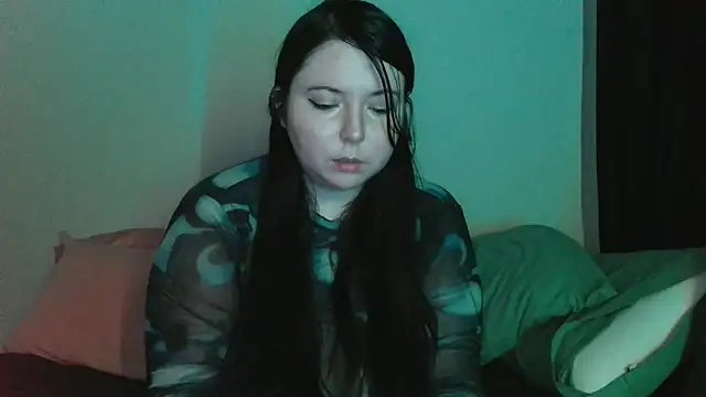 Snapshot of cupcakeclown chatting on 05-18-26, 02:33 cupcakeclown online show from 05-18-26, 02:33