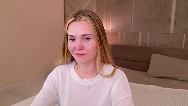 Lina Sinerz online show from 07-18-26, 04:04