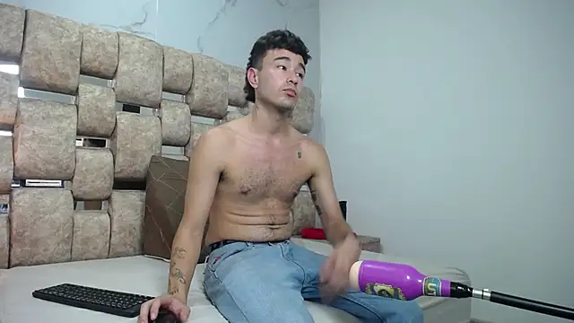 Snapshot of KathyAiden chatting on 02-18-26, 07:54 KathyAiden online show from 02-18-26, 07:54