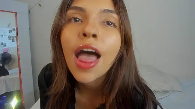 Snapshot of litle_slut chatting on 02-19-26, 05:37 litle slut online show from 02-19-26, 05:37