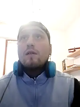 Snapshot of barbone15 chatting on 02-19-26, 09:50 barbone15 online show from 02-19-26, 09:50