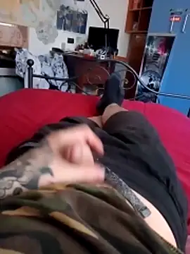 Snapshot of barbone15 chatting on 02-26-26, 11:32 barbone15 online show from 02-26-26, 11:32