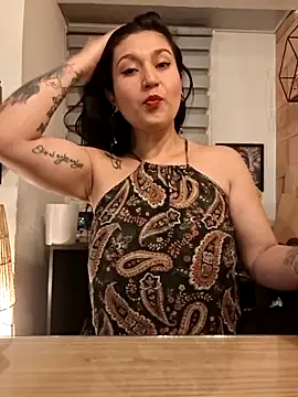 Snapshot of Magenta_Moon chatting on 06-12-26, 11:35 Magenta Moon online show from 06-12-26, 11:35