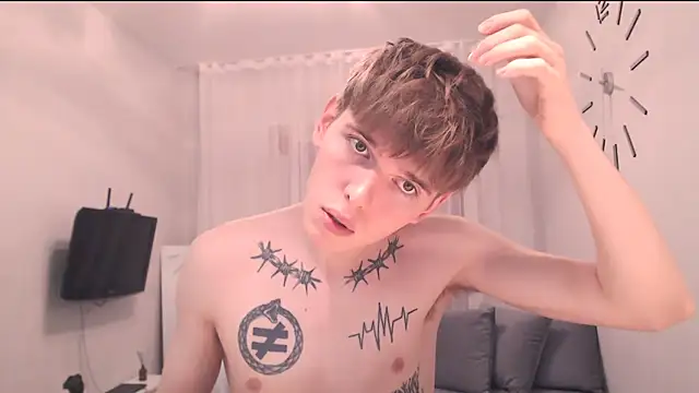 Snapshot of Fredd_Xanders chatting on 05-17-26, 10:32 Fredd Xanders online show from 05-17-26, 10:32