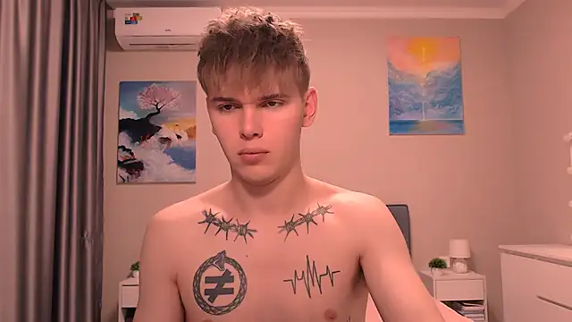 Snapshot of Fredd_Xanders chatting on 12-14-25, 06:57 Fredd Xanders online show from 12-14-25, 06:57