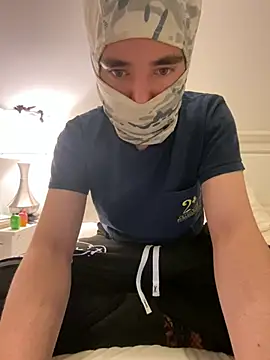 phantom898983 online show from 04-18-26, 07:22