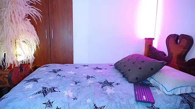 mishelolaya  online show from 12-14-25, 11:21