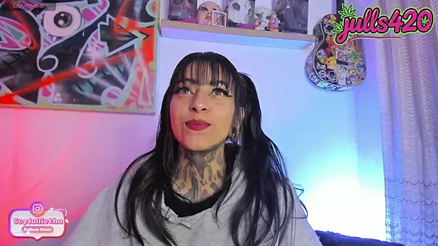 Snapshot of Julls420_ chatting on 07-30-26, 01:48 Julls420 online show from 07-30-26, 01:48