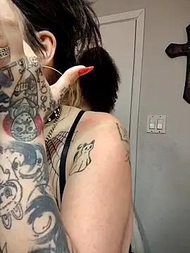 Snapshot of SpiderRose chatting on 01-14-26, 05:11 SpiderRose online show from 01-14-26, 05:11