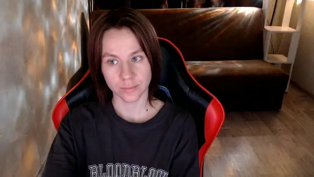 MiaBun1 online show from 12-18-25, 03:11