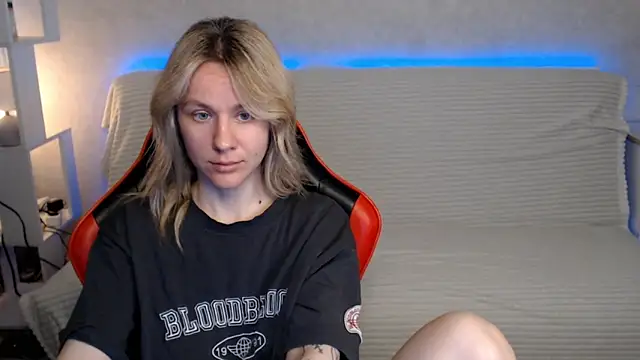 MiaBun1 online show from 05-13-26, 04:08