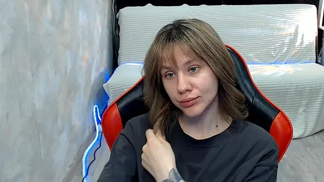 MiaBun1 online show from 05-18-26, 04:07