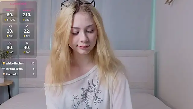 Snapshot of kaity_berry chatting on 12-14-25, 08:31 kaity berry online show from 12-14-25, 08:31