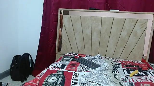 Snapshot of pia_houns17 chatting on 12-18-25, 02:49 pia houns17 online show from 12-18-25, 02:49