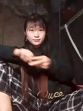 Snapshot of hinata-xx chatting on 12-22-25, 11:32 hinata-xx online show from 12-22-25, 11:32