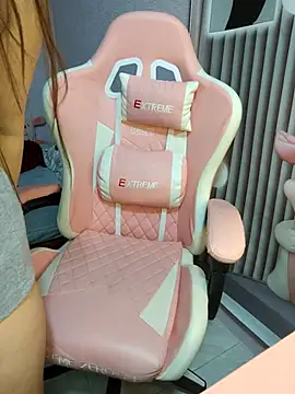 lilly dang online show from 12-20-25, 10:18