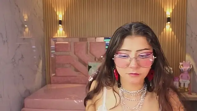 Snapshot of miss_devil_s chatting on 02-19-26, 03:03 miss devil s online show from 02-19-26, 03:03