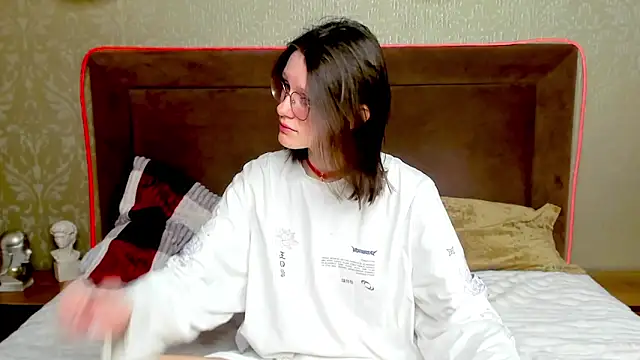 RoxyHerena online show from 01-13-26, 08:07