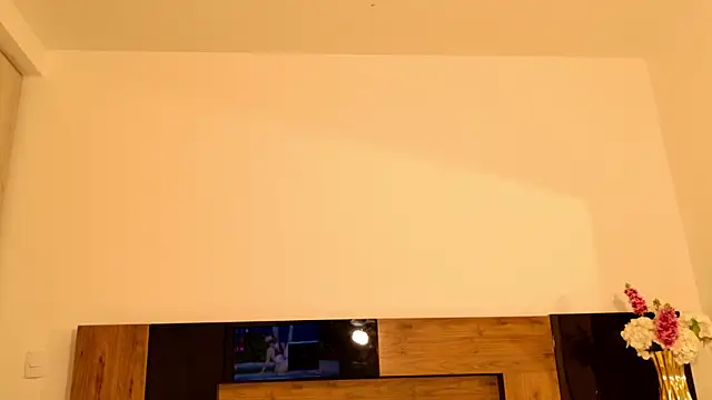 Snapshot of LucyHanks chatting on 04-14-26, 11:32 LucyHanks online show from 04-14-26, 11:32