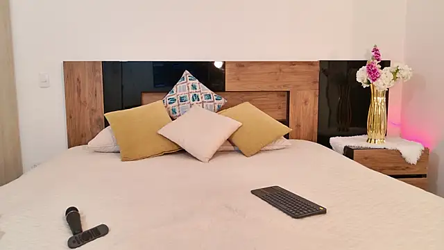 Snapshot of LucyHanks chatting on 04-13-26, 11:36 LucyHanks online show from 04-13-26, 11:36