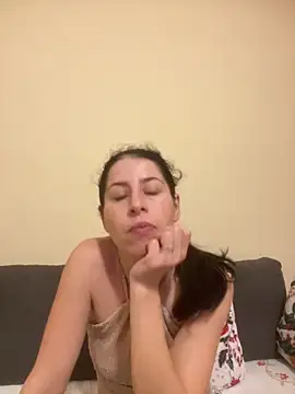 coupledeea online show from 12-21-25, 07:04