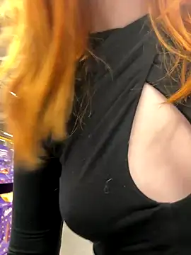 Snapshot of _Little_Ginger chatting on 12-22-25, 04:01 Little Ginger online show from 12-22-25, 04:01