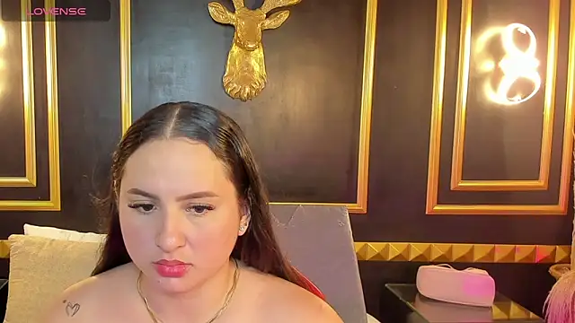 Snapshot of nerea_swan chatting on 12-14-25, 03:35 nerea swan online show from 12-14-25, 03:35