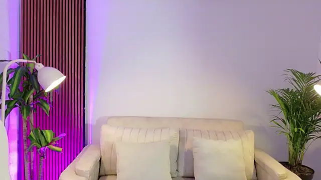 IAM  ZARA online show from 12-20-25, 08:44