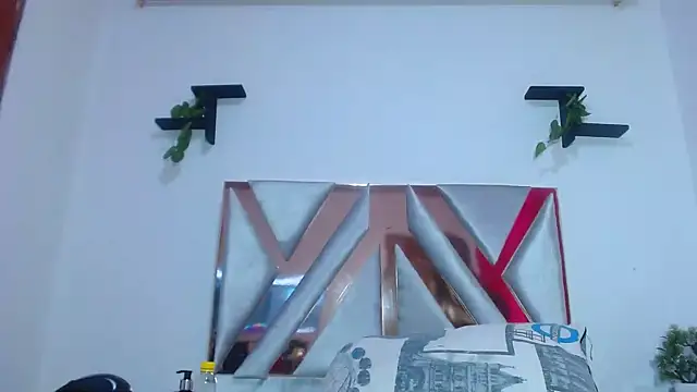 Snapshot of ElyThonsom chatting on 12-15-25, 12:44 ElyThonsom online show from 12-15-25, 12:44