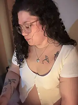 VanesssaMilf  online show from 12-15-25, 03:45