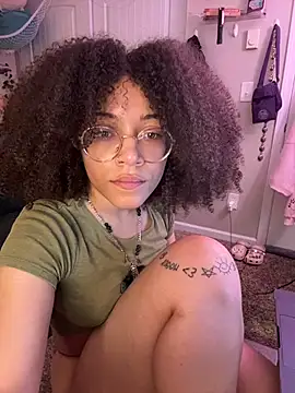 Snapshot of ollythegreat chatting on 12-17-25, 02:27 ollythegreat online show from 12-17-25, 02:27