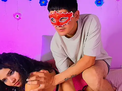 Snapshot of Thetoxicouple chatting on 12-17-25, 11:32 Thetoxicouple online show from 12-17-25, 11:32